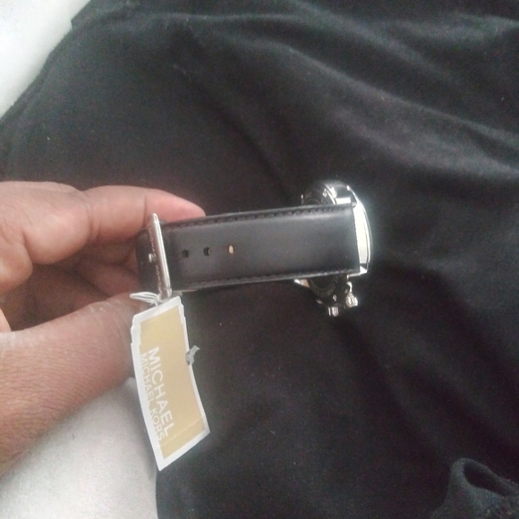 Men's Mk watch - Picture 4 of 4